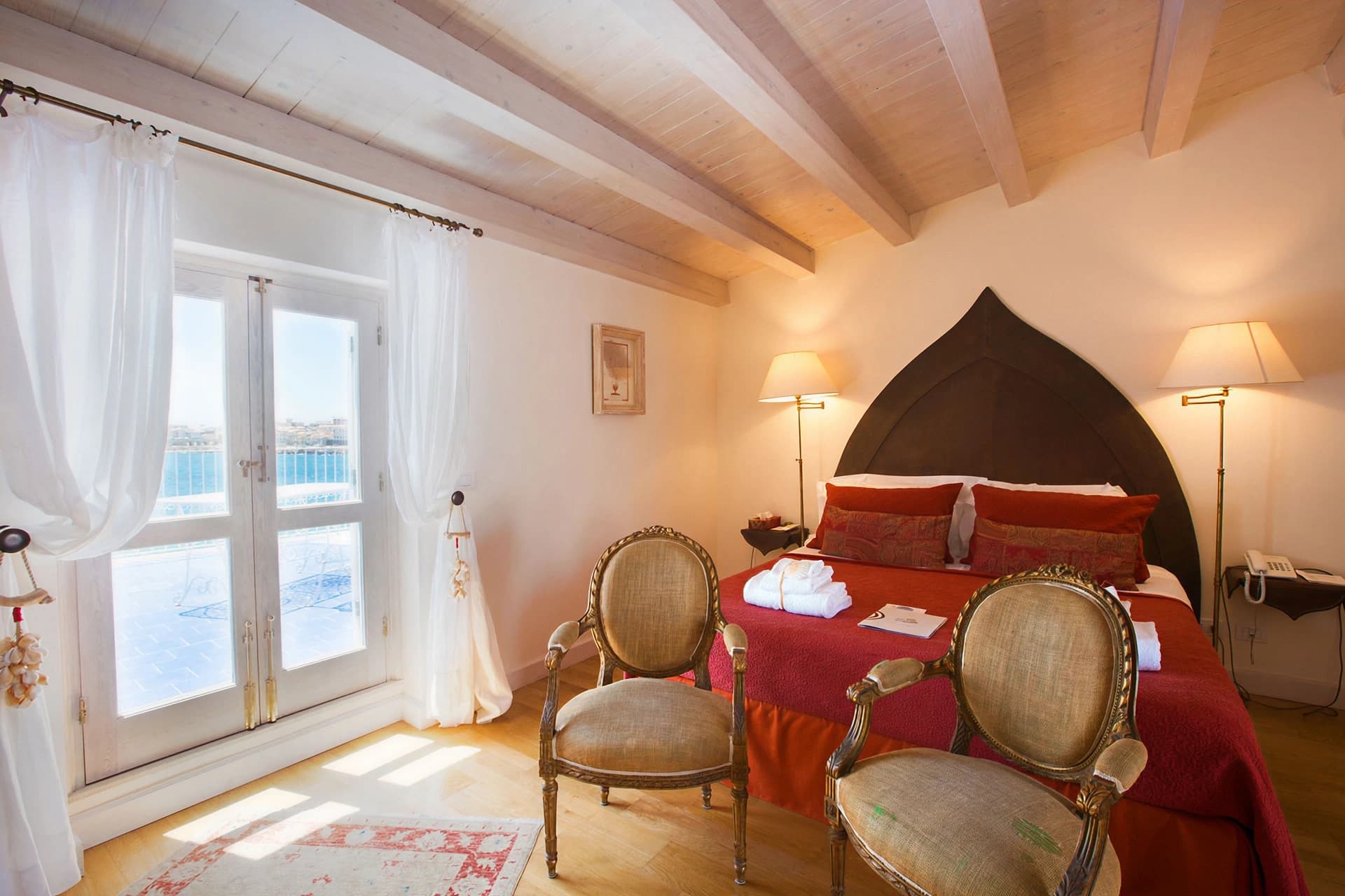 Suite Coral Room